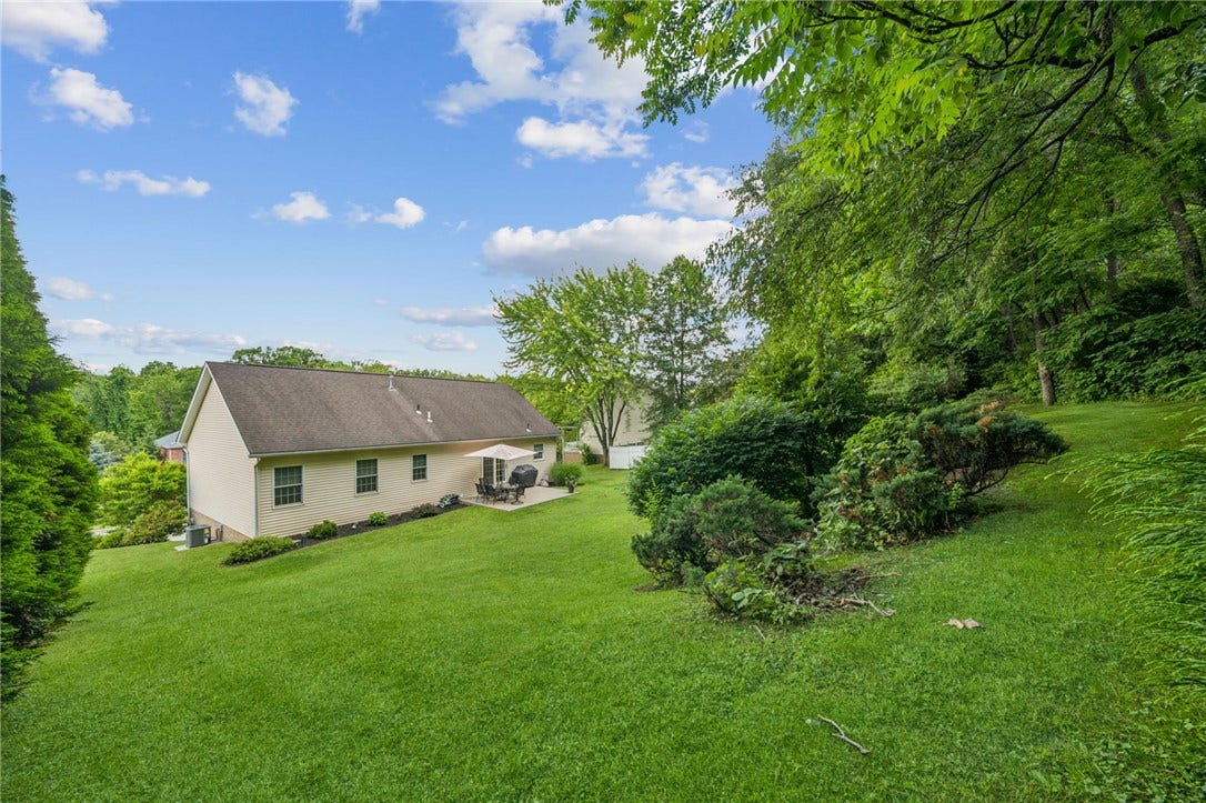 74 Laurel Dr, Greensburg, PA 15601