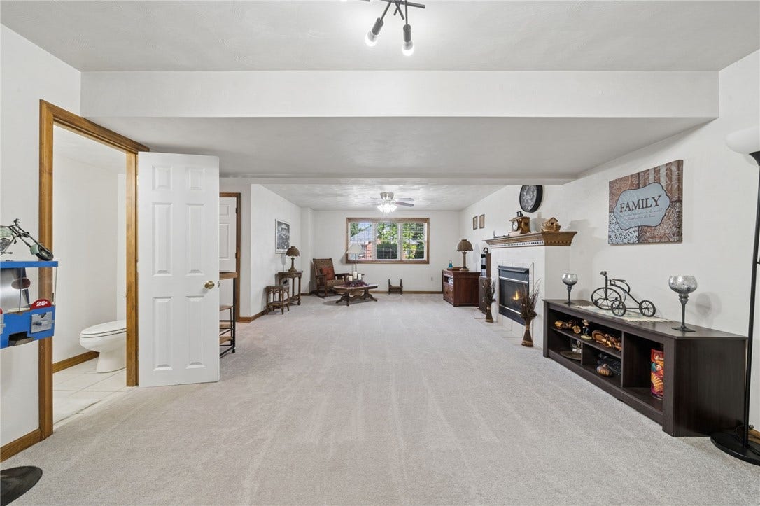 74 Laurel Dr, Greensburg, PA 15601
