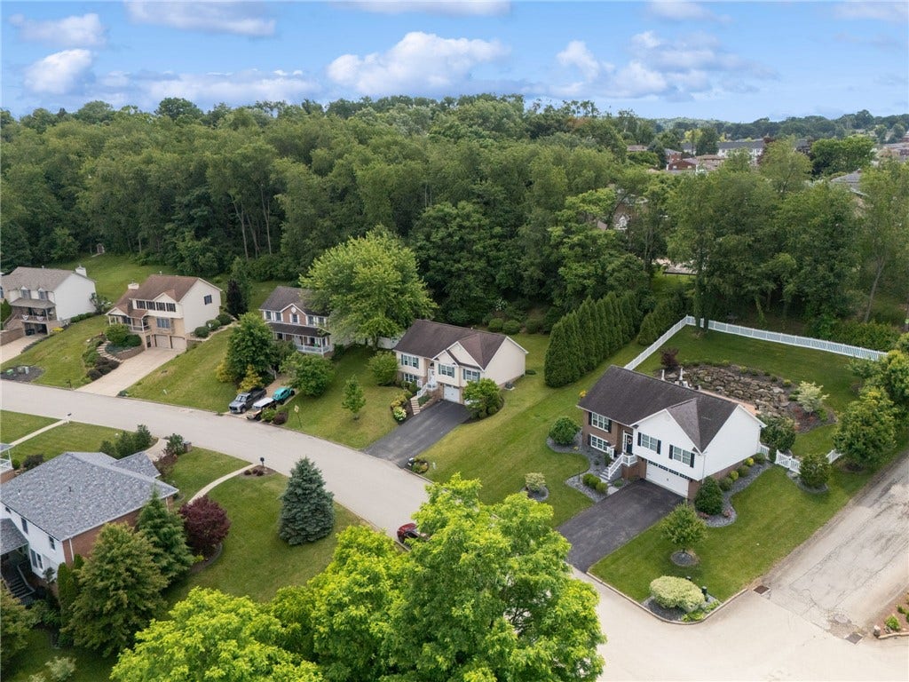 74 Laurel Dr, Greensburg, PA 15601