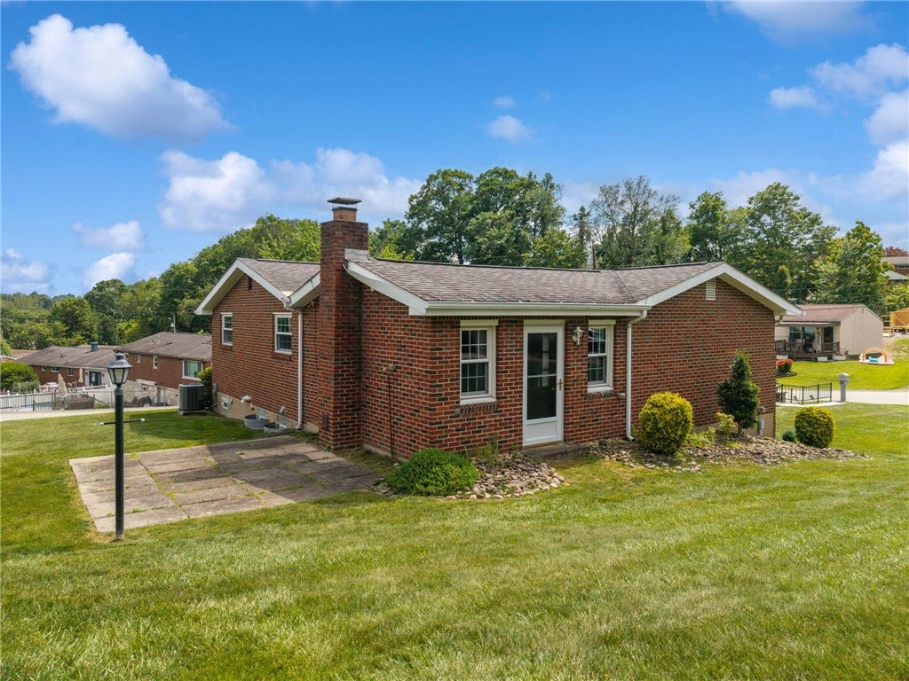 511 Newport Drive, Greensburg, PA 15601