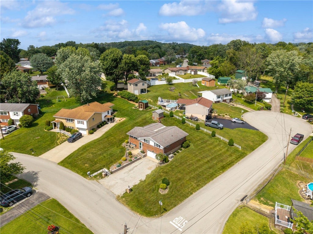 511 Newport Drive, Greensburg, PA 15601