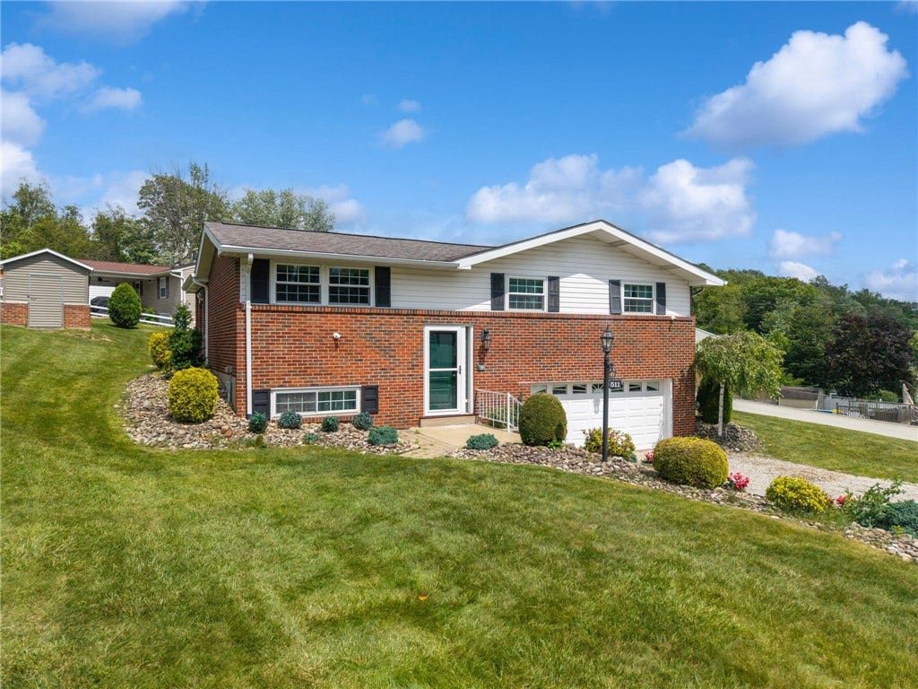 511 Newport Drive, Greensburg, PA 15601