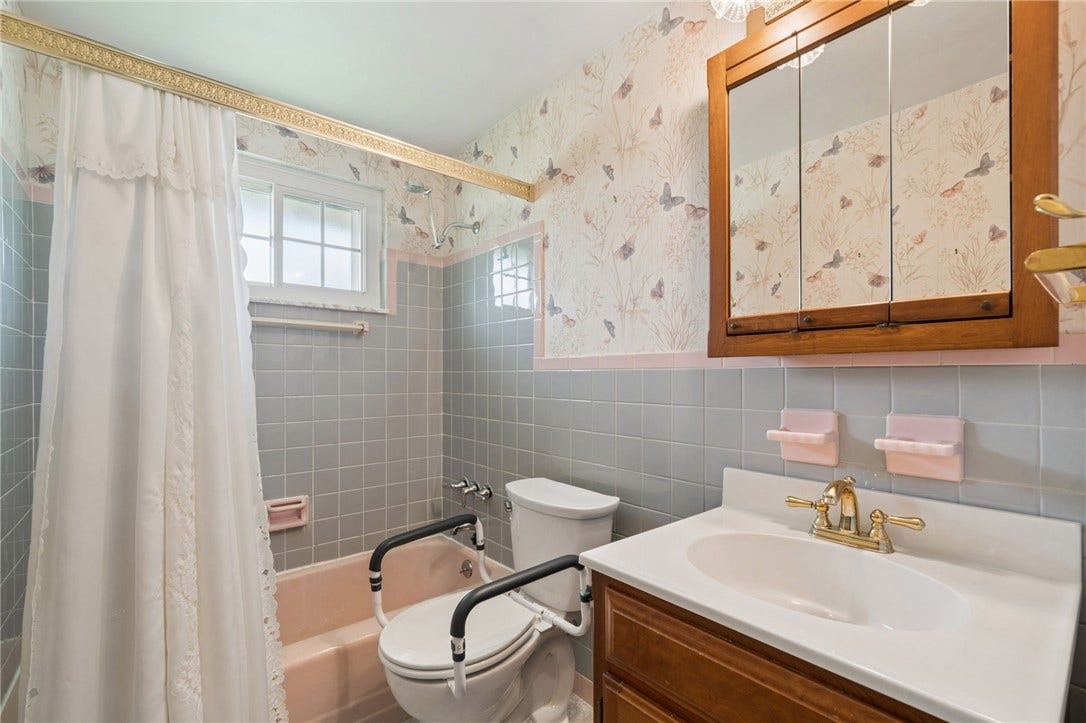 511 Newport Drive, Greensburg, PA 15601