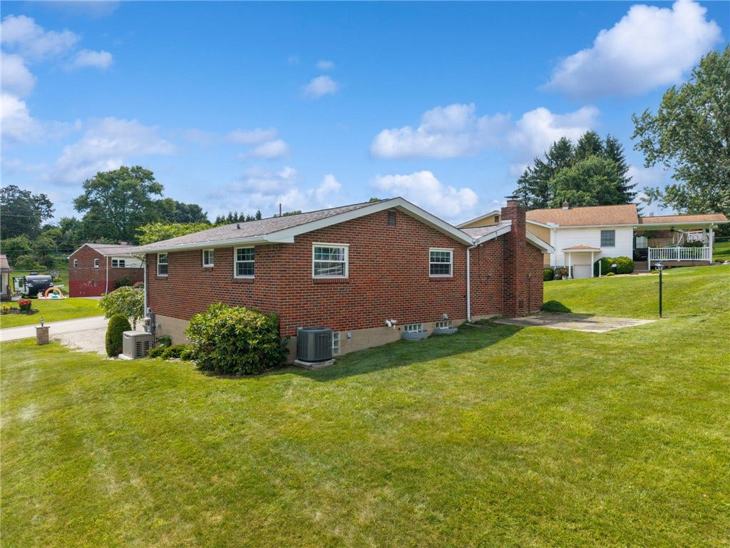 511 Newport Drive, Greensburg, PA 15601