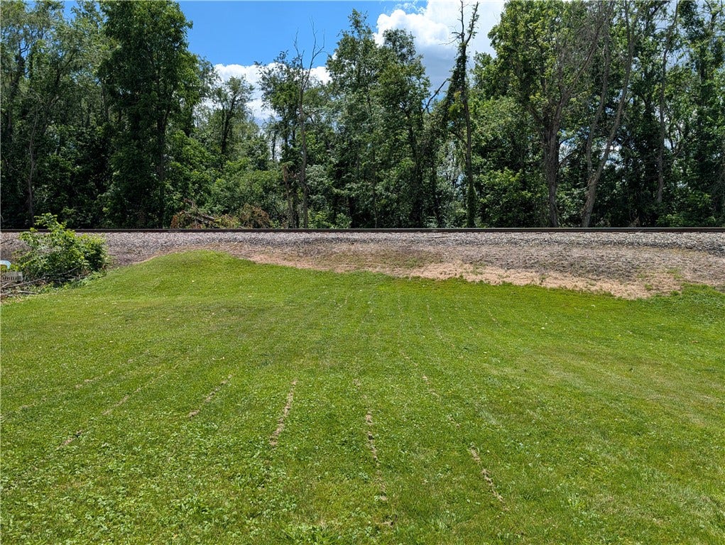 3506 KINGS HILL RD, Connellsville, PA 15425