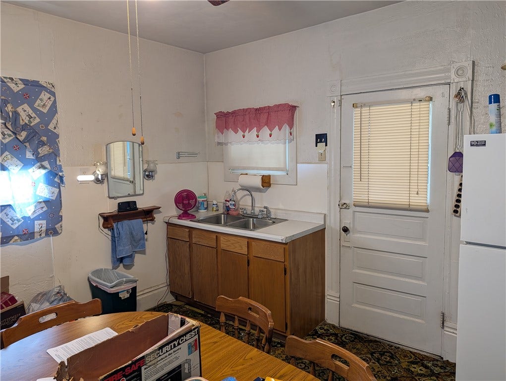 3506 KINGS HILL RD, Connellsville, PA 15425