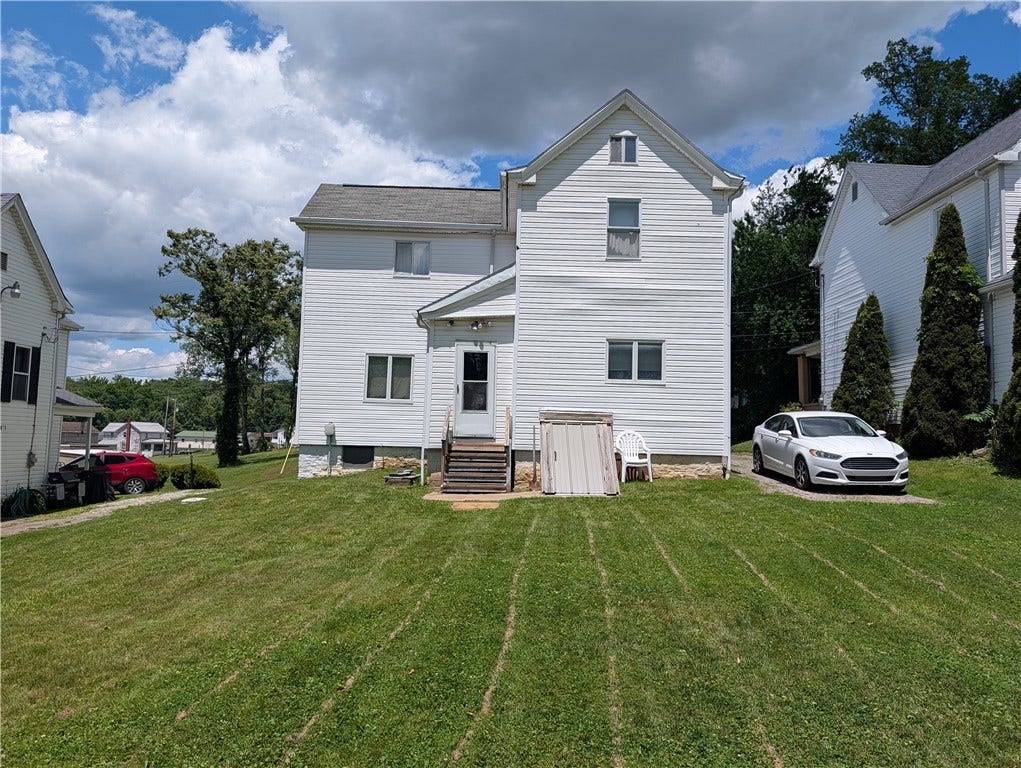 3506 KINGS HILL RD, Connellsville, PA 15425
