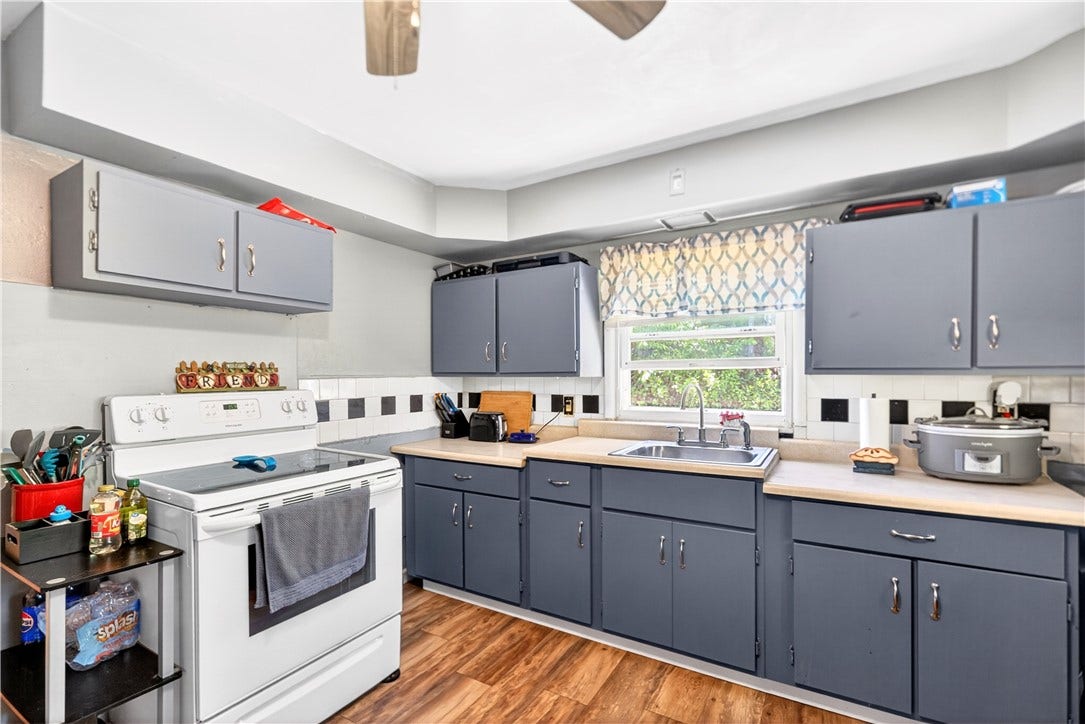 10 Elizabeth St, Washington, PA 15301