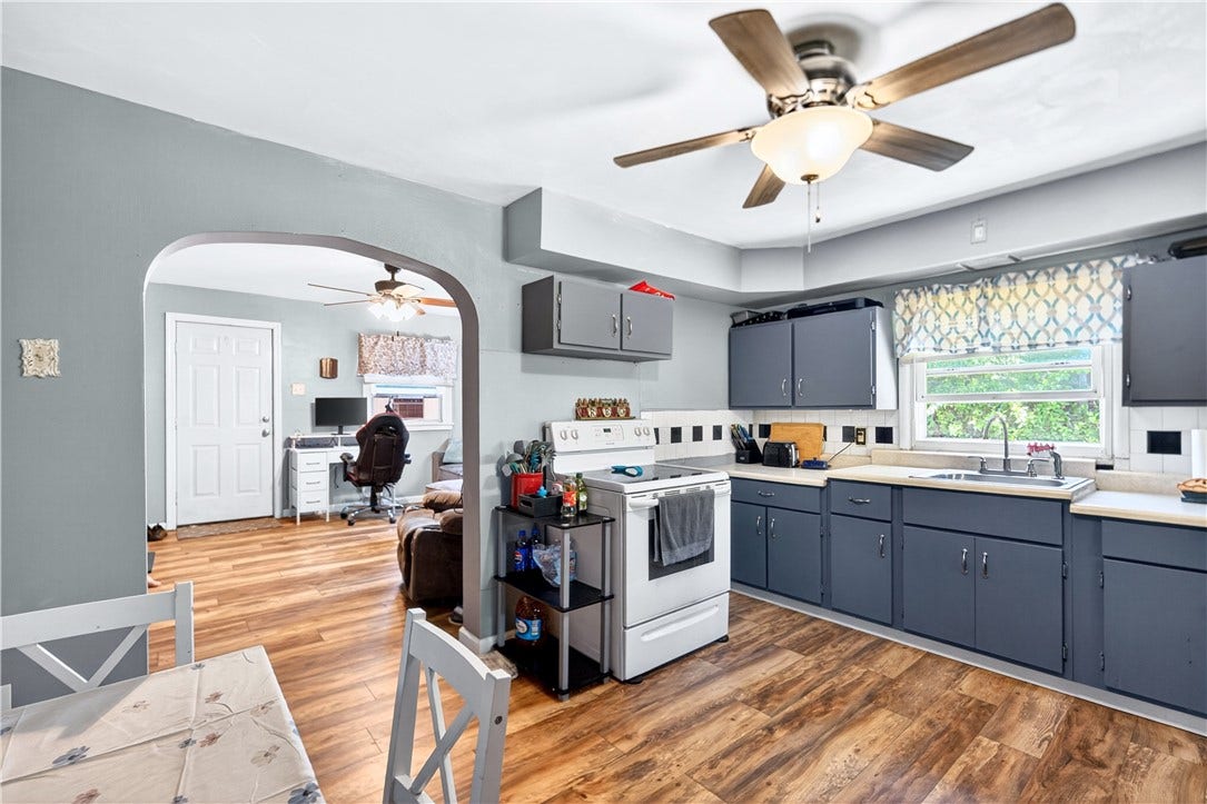 10 Elizabeth St, Washington, PA 15301