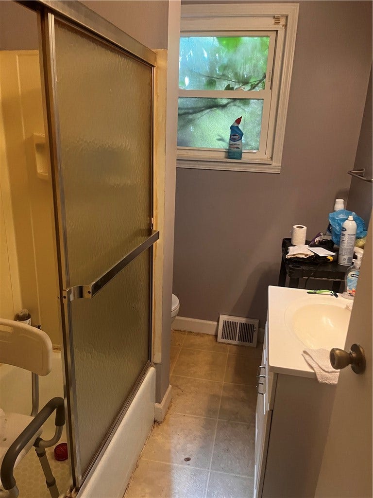 Bathroom first floor