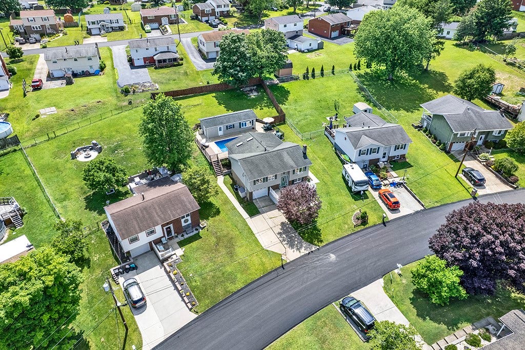 12 Cree Dr, Greensburg, PA 15601