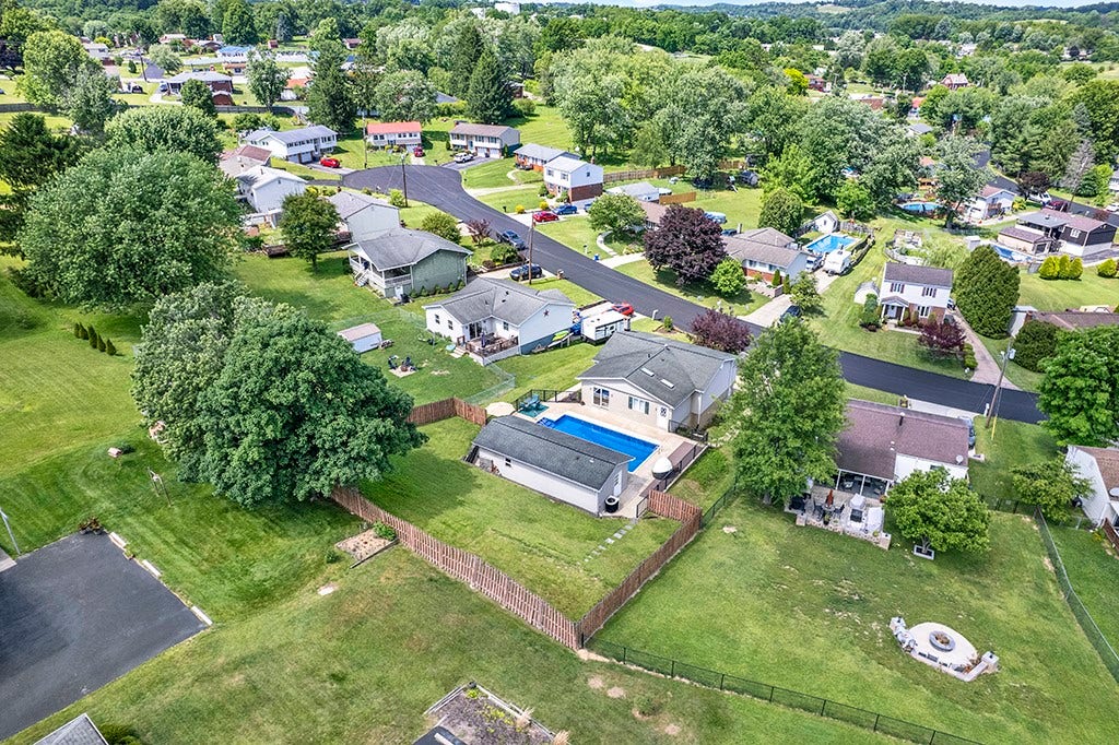 12 Cree Dr, Greensburg, PA 15601