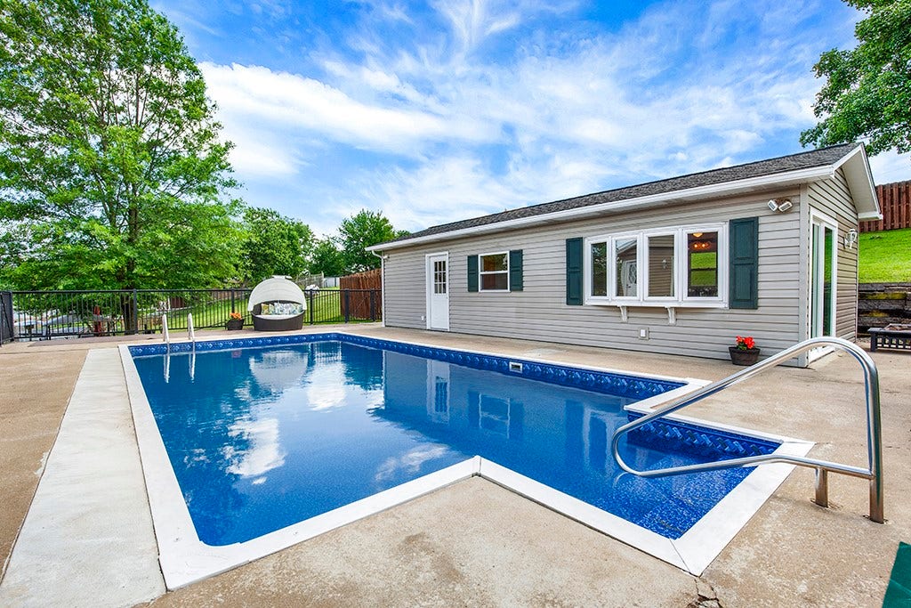12 Cree Dr, Greensburg, PA 15601