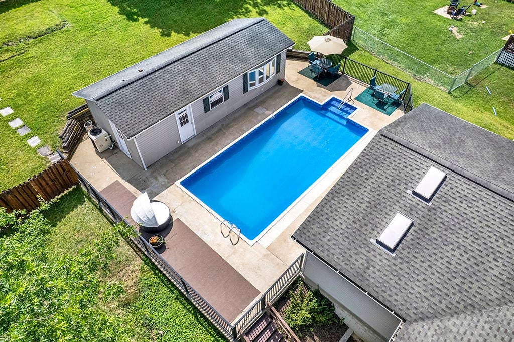 12 Cree Dr, Greensburg, PA 15601