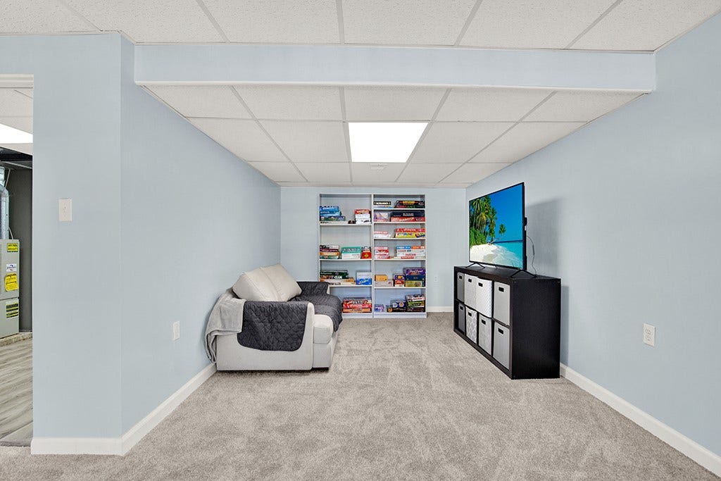 12 Cree Dr, Greensburg, PA 15601