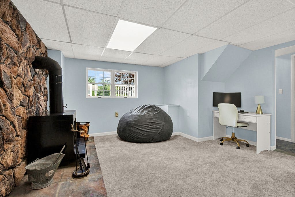 12 Cree Dr, Greensburg, PA 15601