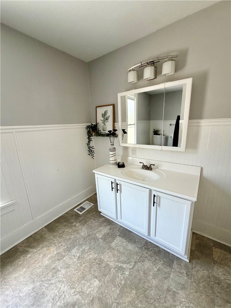 44 W Hallam Ave, Washington, PA 15301