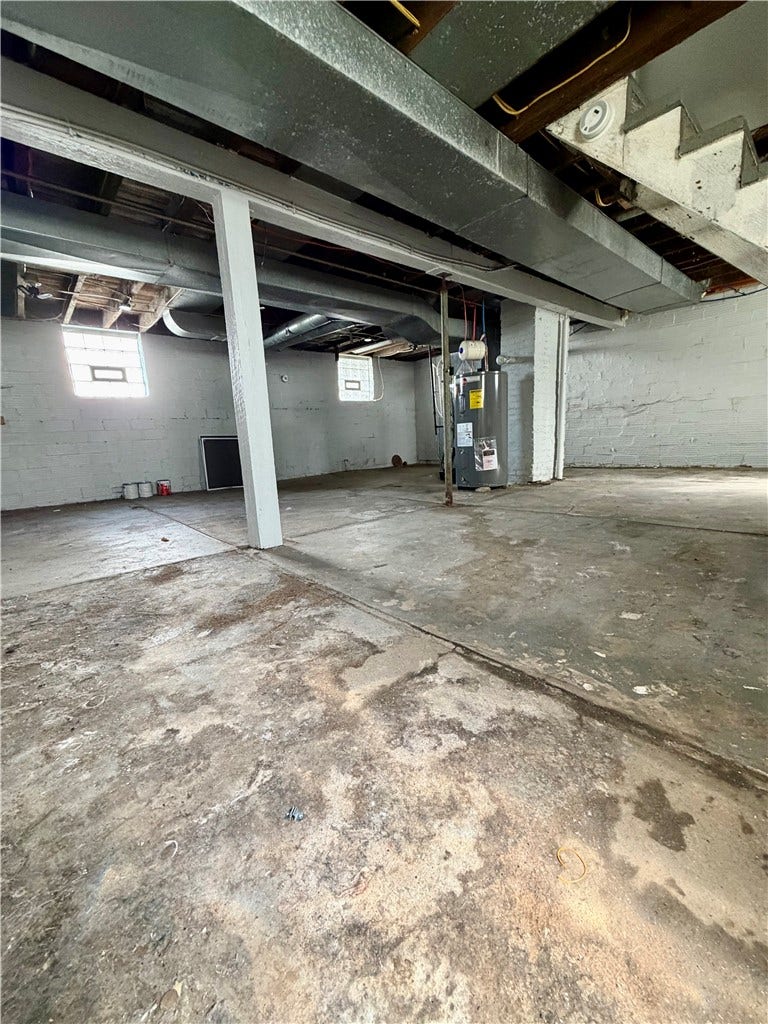 44 W Hallam Ave, Washington, PA 15301