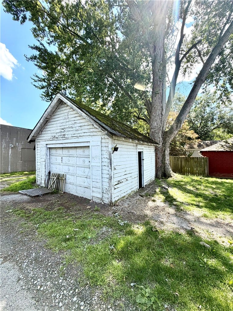 44 W Hallam Ave, Washington, PA 15301