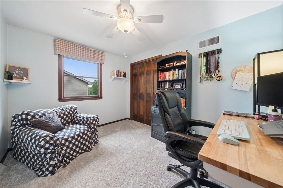 4067 Briarwood Dr, Jeannette, PA 15644