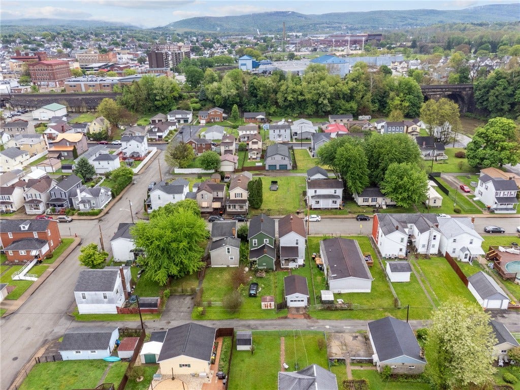 24 Miller St, Latrobe, PA 15650
