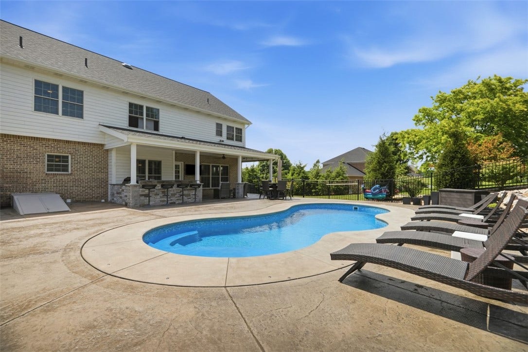 903 Gateway Cir., Greensburg, PA 15601