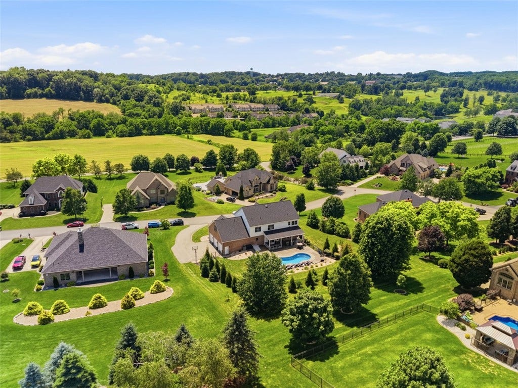 903 Gateway Cir., Greensburg, PA 15601