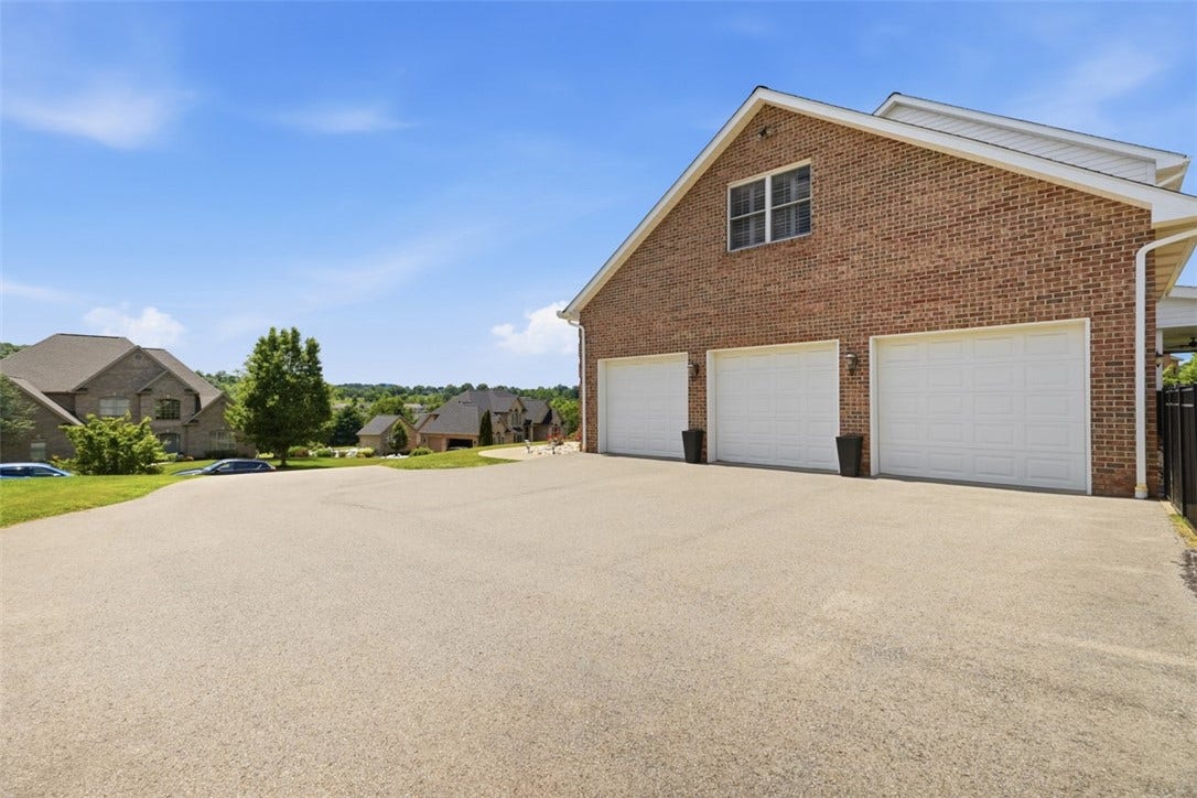 903 Gateway Cir., Greensburg, PA 15601