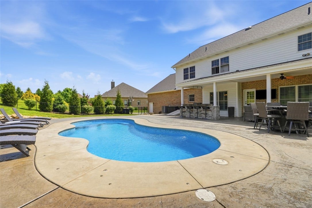 903 Gateway Cir., Greensburg, PA 15601