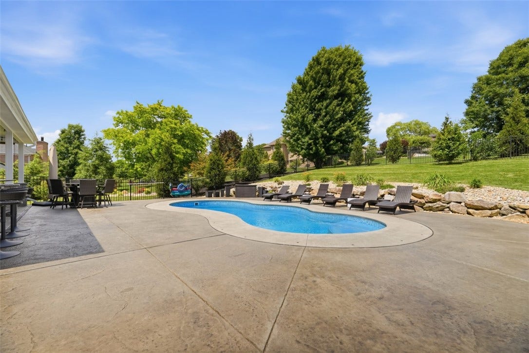 903 Gateway Cir., Greensburg, PA 15601
