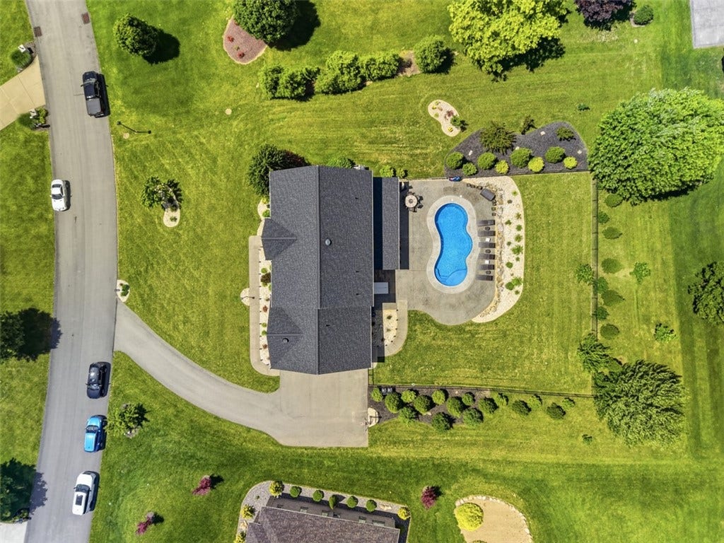 903 Gateway Cir., Greensburg, PA 15601