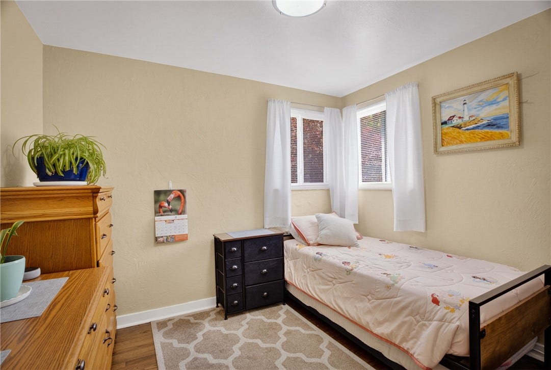 941 Logan Rd, Bethel Park, PA 15102