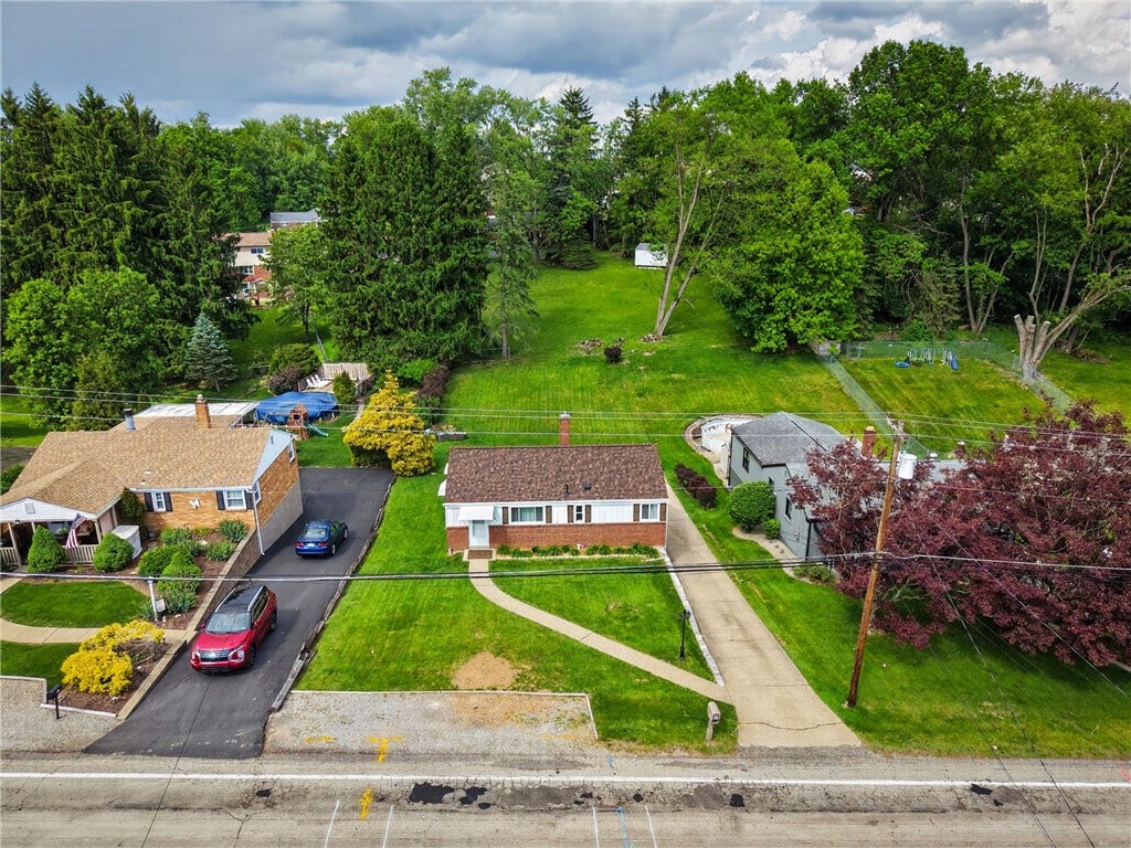 941 Logan Rd, Bethel Park, PA 15102
