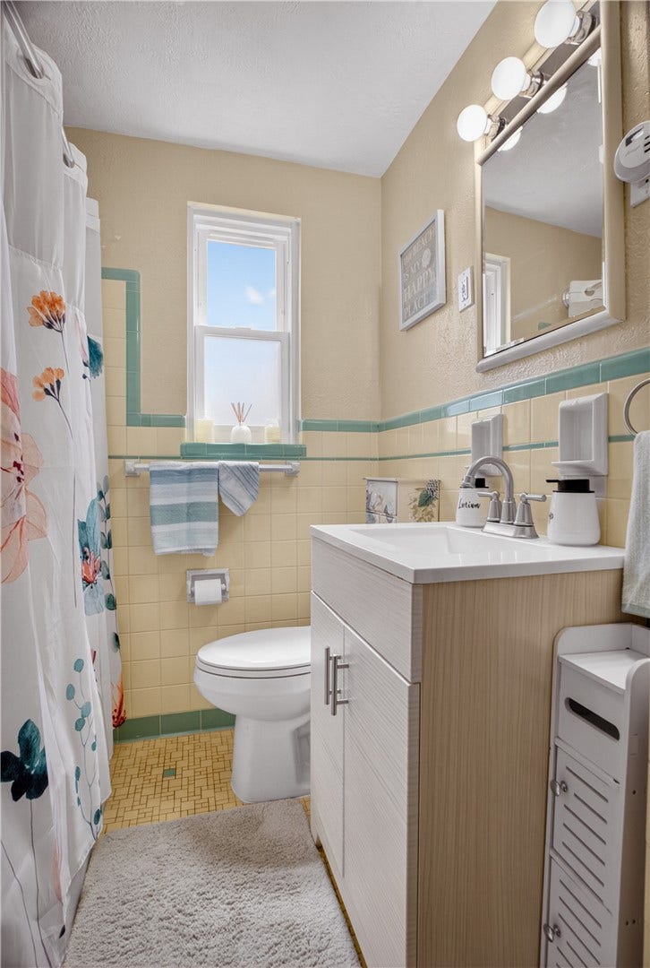 941 Logan Rd, Bethel Park, PA 15102