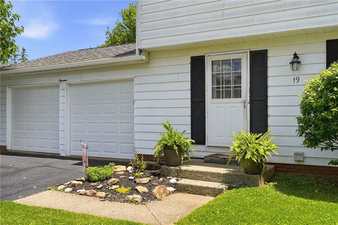 19 Seneca Drive, Greensburg, PA 15601