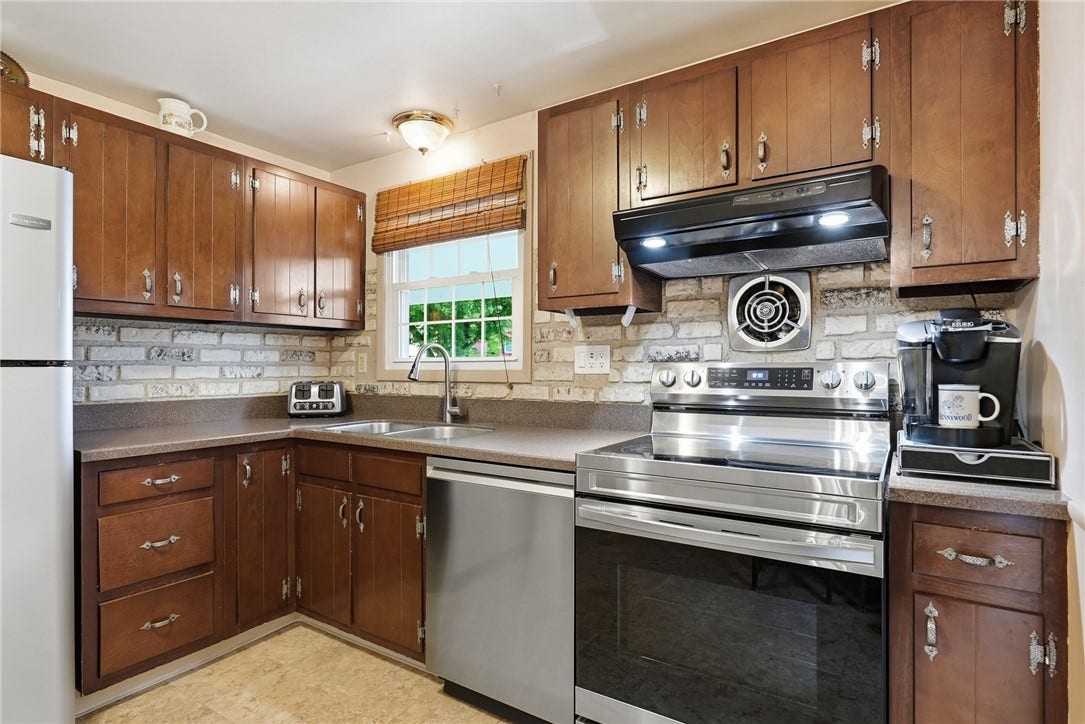 19 Seneca Drive, Greensburg, PA 15601