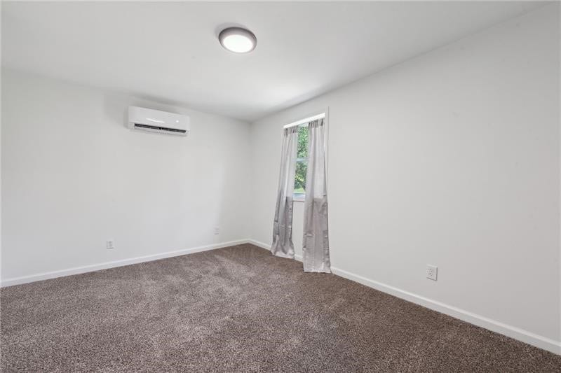 Second bedroom.
