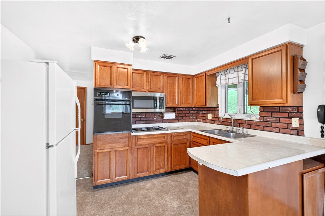 27 Barnhart Rd, Greensburg, PA 15601