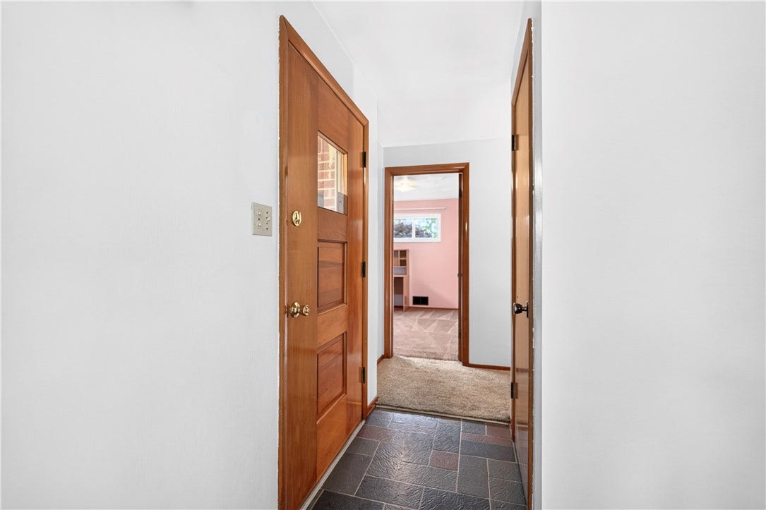 27 Barnhart Rd, Greensburg, PA 15601