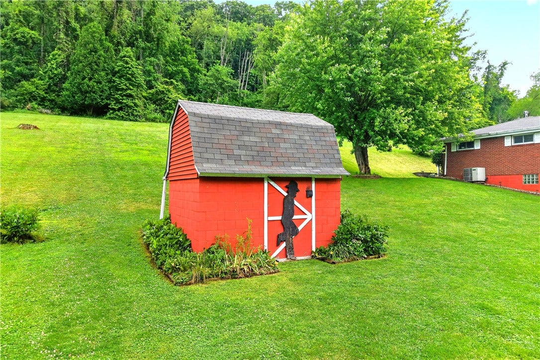 27 Barnhart Rd, Greensburg, PA 15601