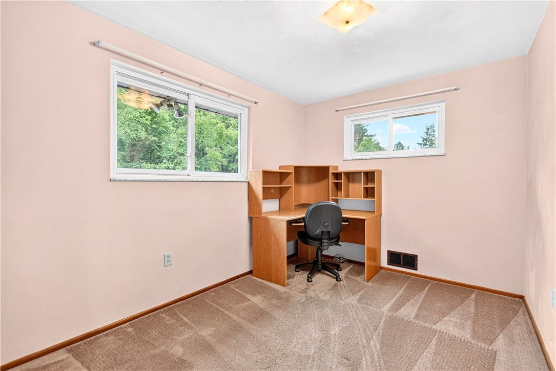 27 Barnhart Rd, Greensburg, PA 15601