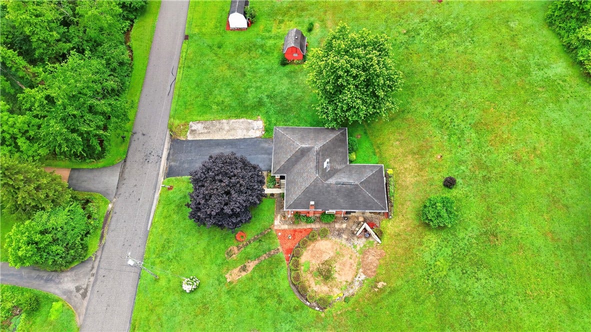27 Barnhart Rd, Greensburg, PA 15601