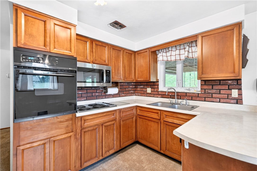 27 Barnhart Rd, Greensburg, PA 15601