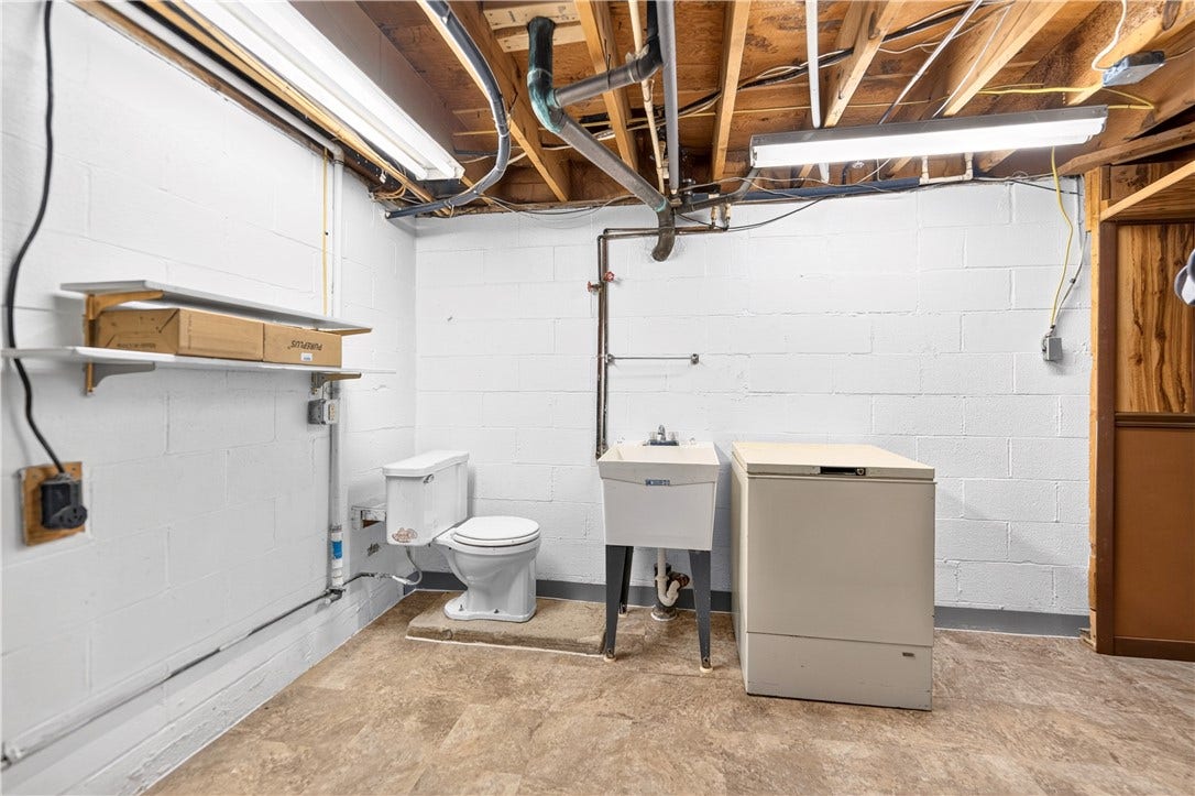 27 Barnhart Rd, Greensburg, PA 15601