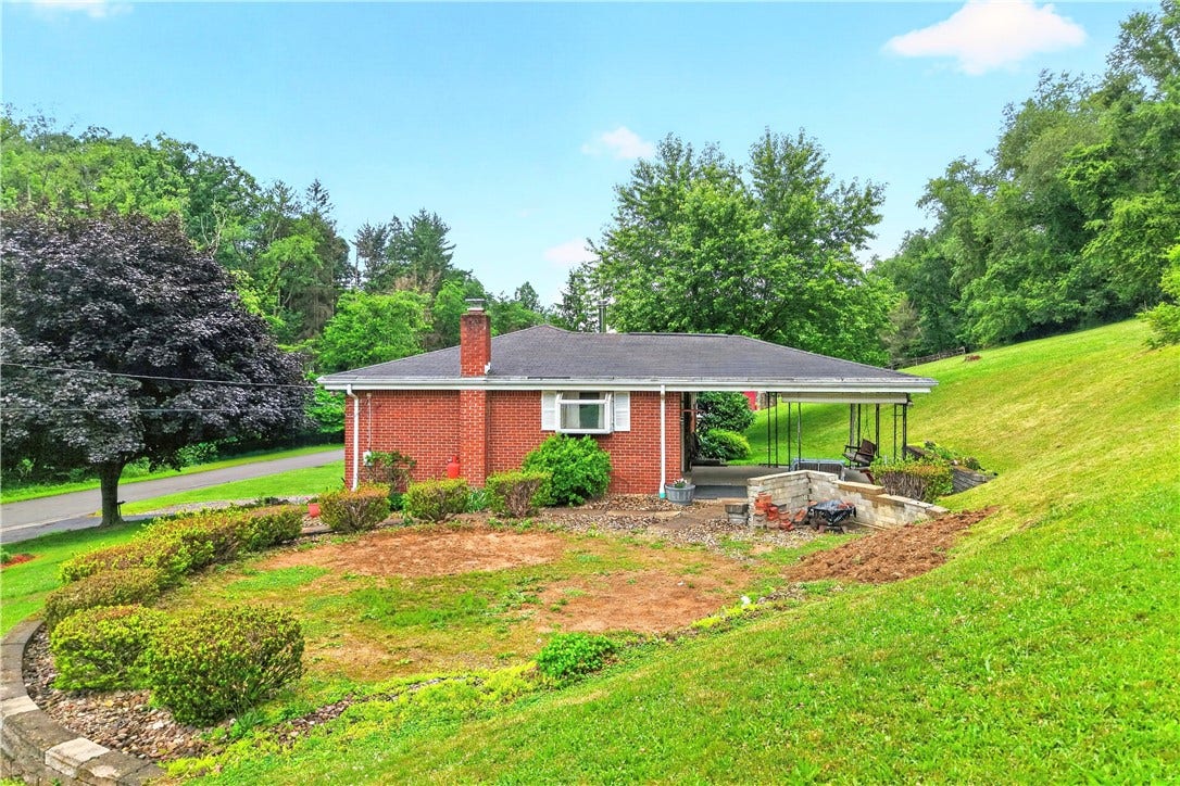 27 Barnhart Rd, Greensburg, PA 15601