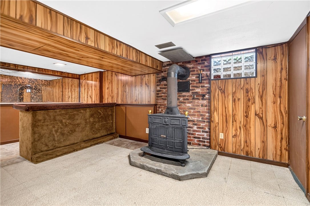 27 Barnhart Rd, Greensburg, PA 15601