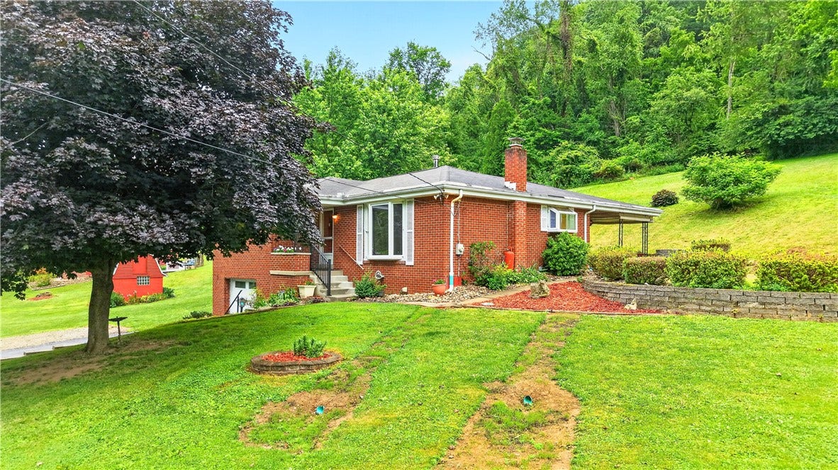 27 Barnhart Rd, Greensburg, PA 15601