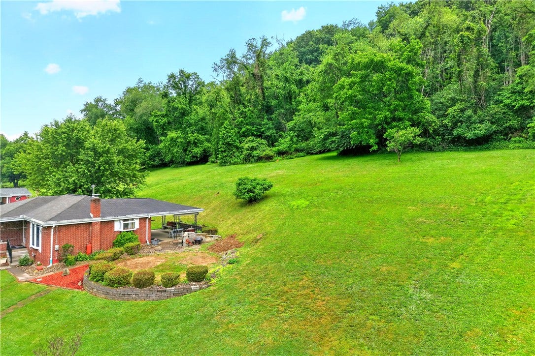 27 Barnhart Rd, Greensburg, PA 15601