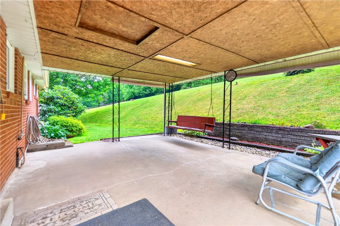 27 Barnhart Rd, Greensburg, PA 15601