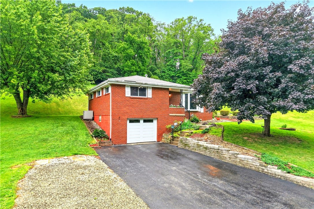 27 Barnhart Rd, Greensburg, PA 15601